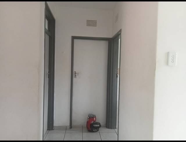 2 BEDROOM APARTMENT FOR SALE IN VANDERBIJLPARK CE 2..